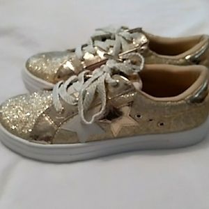 KidPik Girls Gold Athletic Shoes Size 5